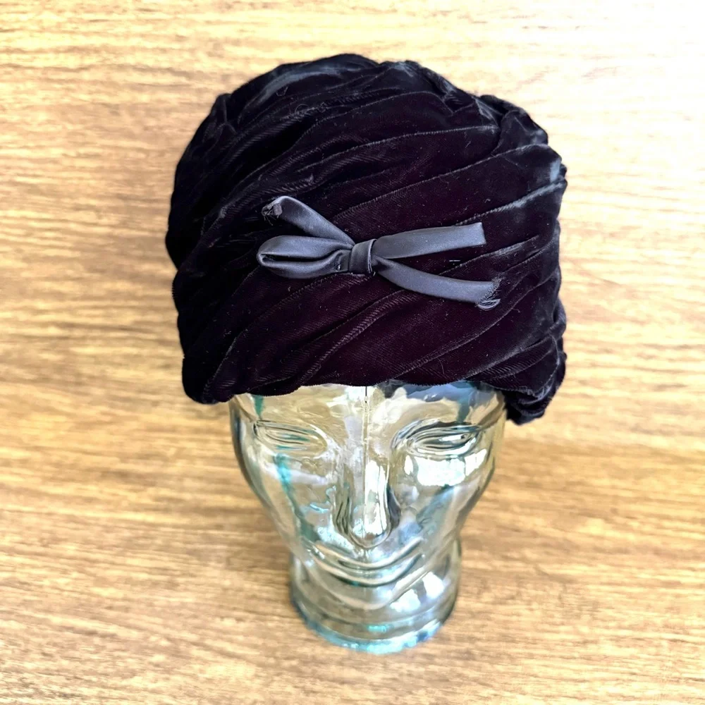 Vintage 50s Black Velvet Turban Draped Fitted Hat Film Noir Glam Art Deco OS‎